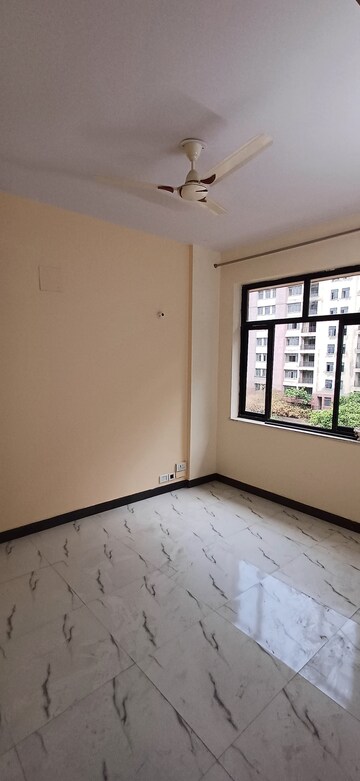 Room in 2 BHK Apartment at Unitech Habitat, Pi Greater Noida – for Rent