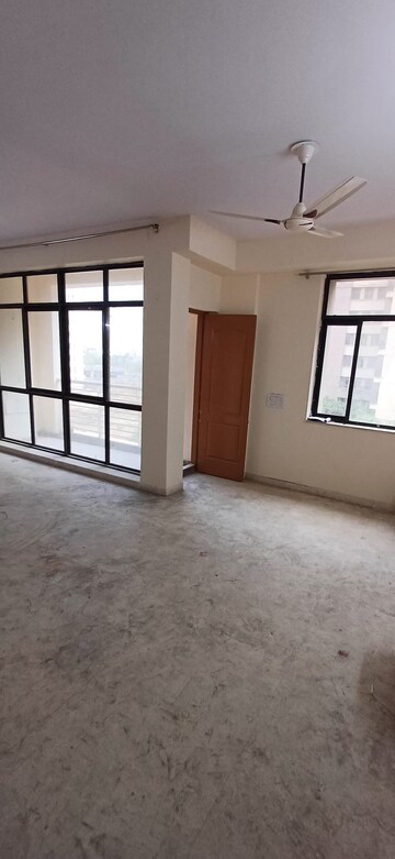 Room in 2 BHK Apartment at Unitech Habitat, Pi Greater Noida – for Rent