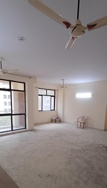 Room in 2 BHK Apartment at Unitech Habitat, Pi Greater Noida – for Rent