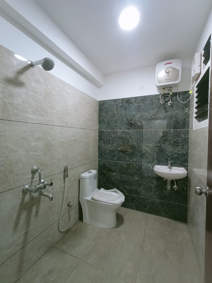 Bathroom, tarakarama nagar 3 Bedroom 3000 Sq.Ft. Apartment In Tarakarama Nagar Guntur 8405493