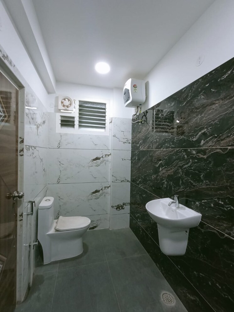 Bathroom, tarakarama nagar 3 Bedroom 3000 Sq.Ft. Apartment In Tarakarama Nagar Guntur 8405493