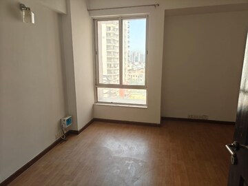 Room in 4 BHK Apartment at Unitech Harmony, Sector 50 – for Rent