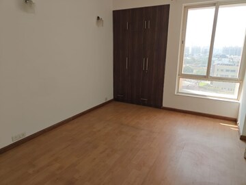 Room in 4 BHK Apartment at Unitech Harmony, Sector 50 – for Rent
