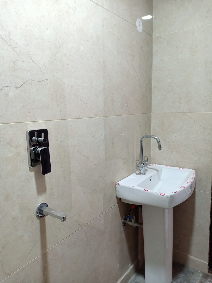 Bathroom, panchsheel vihar 2 Bedroom 850 Sq.Ft. Apartment In Panchsheel Vihar Delhi 8405502
