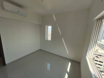 Room in 1 BHK Apartment at Omkar Signet, Malad East – for Rent