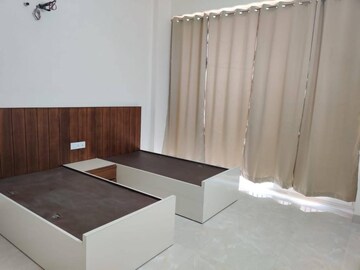 Bedroom in 4 BHK Apartment at Sector 27 – for Rent