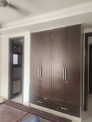 Furnished Amenities in 3 BHK Builder Floor at East Of Kailash – for Rent
