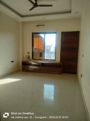 Room in 3 BHK Builder Floor at Patel Nagar – for Rent