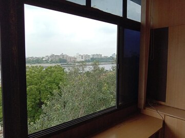 Room in  Office Space at Ashram Road – for Rent