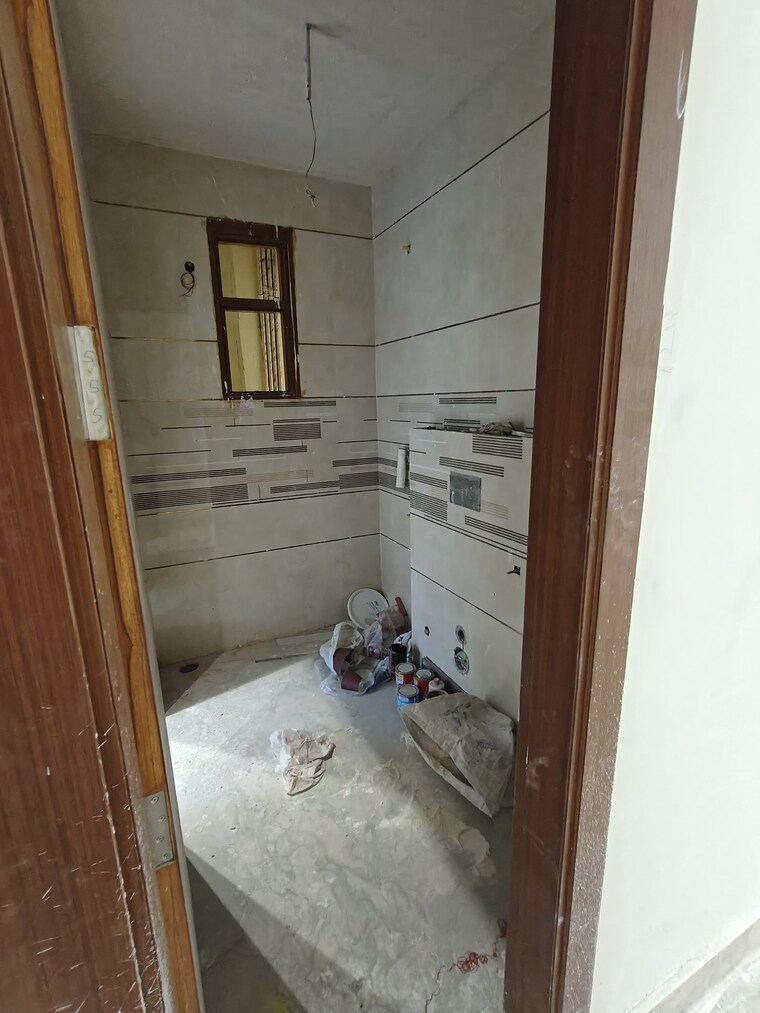 Bathroom, shanti kunj 4 Bedroom 2200 Sq.Ft. Builder Floor In Shanti Kunj Delhi 8405650
