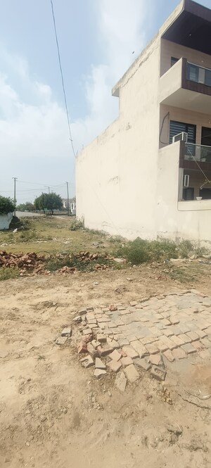  Plot For Sale in BPTP Parklands, Sector 76