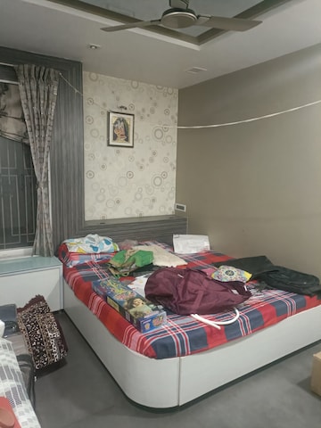 Bedroom in 3 BHK Apartment at Paya CHS Aundh, Aundh – for Rent