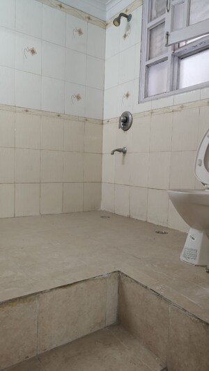 Bathroom in 4 BHK Apartment at DLF The Ultima, Sector 81 – for Sale