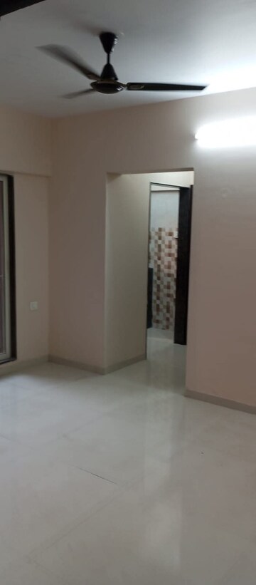 Room in 1.5 BHK Apartment at Goregaon West – for Rent