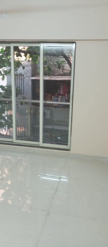 Room in 1.5 BHK Apartment at Goregaon West – for Rent