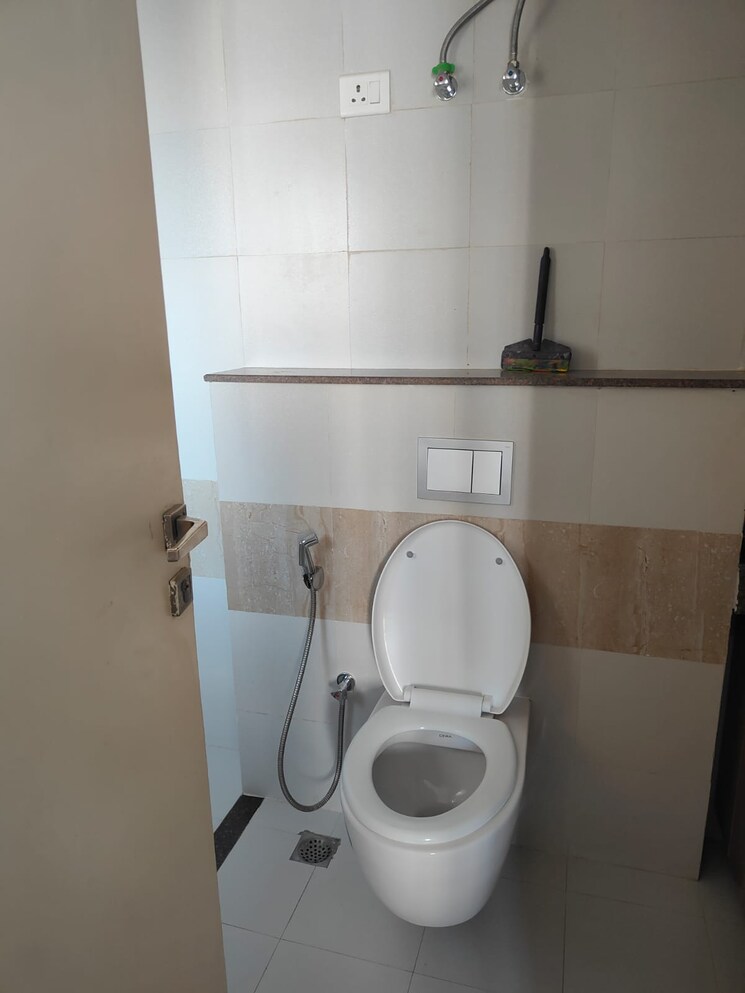Bathroom, bestech-park-view-grand-spa 3 Bedroom 2660 Sq.Ft. Apartment In Sector 81 Gurgaon 8405734