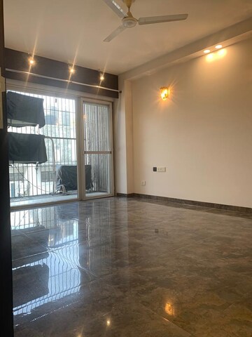 Room in 3 BHK Builder Floor at Saket – for Rent