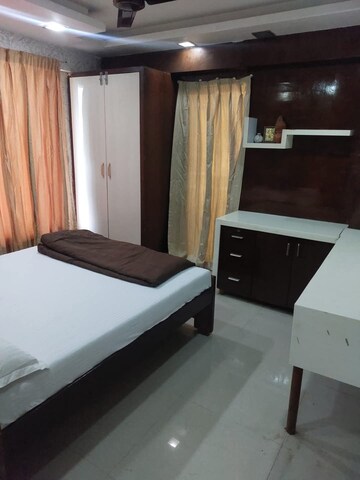 Master Bedroom in 3 BHK Apartment at Andheri West – for Rent