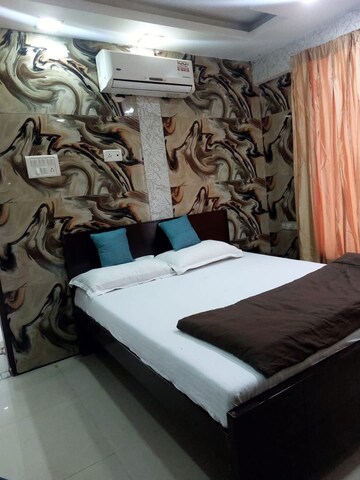 Master Bedroom in 3 BHK Apartment at Andheri West – for Rent