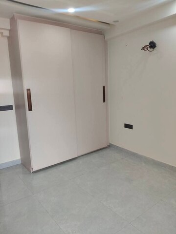 Room in 3 BHK Builder Floor at Sector 9 – for Rent