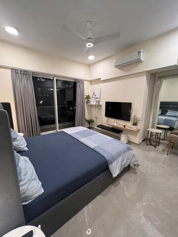 Bedroom in 3 BHK Apartment at Andheri West – for Rent
