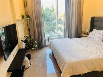 Bedroom in 3 BHK Apartment at Andheri West – for Rent