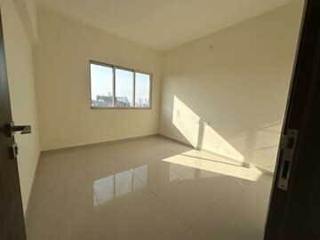 Room in 2 BHK Apartment at Omkar Signet, Malad East – for Rent