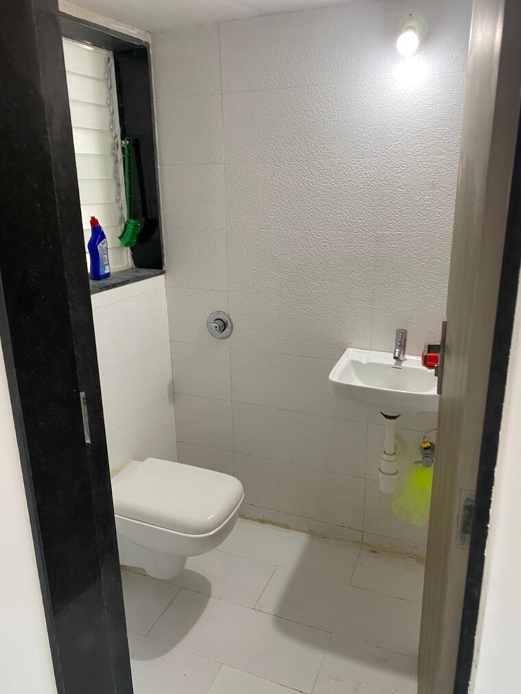 Bathroom, kurla west 1 Bedroom 410 Sq.Ft. Apartment In Kurla West Mumbai 8405899