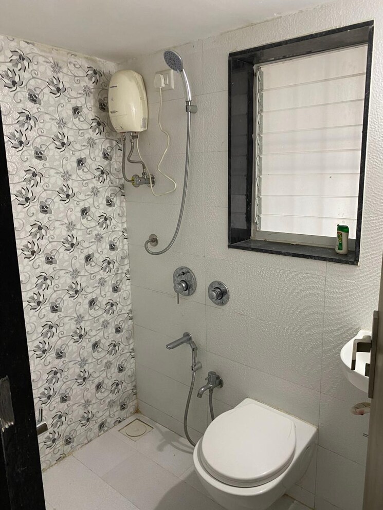 Bathroom, kurla west 1 Bedroom 410 Sq.Ft. Apartment In Kurla West Mumbai 8405899