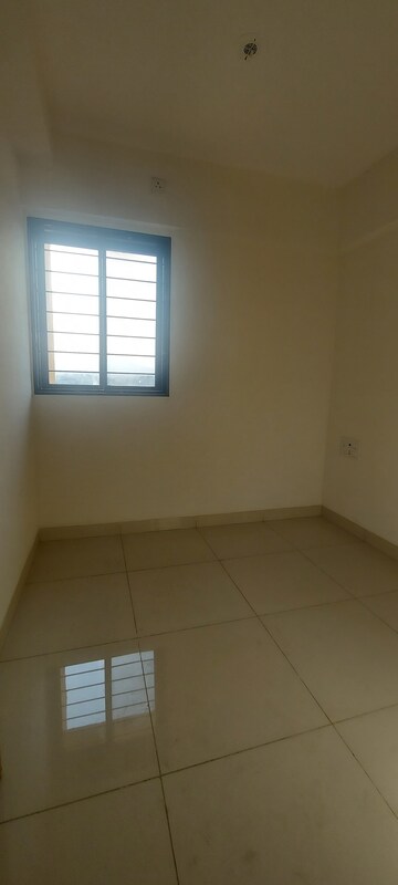 Room in 2.5 BHK Apartment at Nanded Kalashree, State Bank Nagar – for Sale