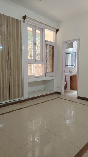 Room in 3 BHK Apartment at Microtek Greenburg, Sector 86 – for Sale