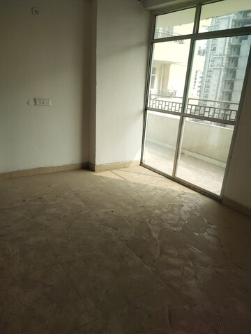 Master Bedroom in 4 BHK Apartment at Kbnows Apartment, Sector 16 Greater Noida – for Rent