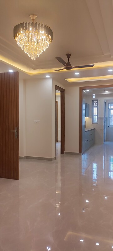 Building Lobby in 3 BHK Builder Floor at Fidato Honour Homes, Sector 89 – for Rent