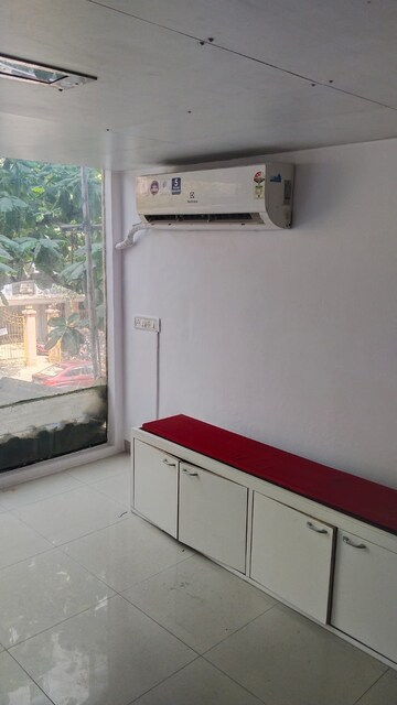 Room in  Office Space at Om Heera Panna Mall, Andheri West – for Rent