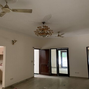 Room in 6+ BHK Independent House at Vipul World Plots, Sector 48 – for Sale