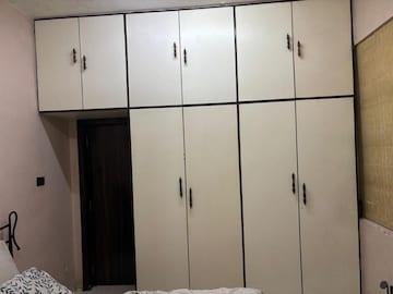 Furnished Amenities in 3 BHK Apartment at Grant Road – for Rent