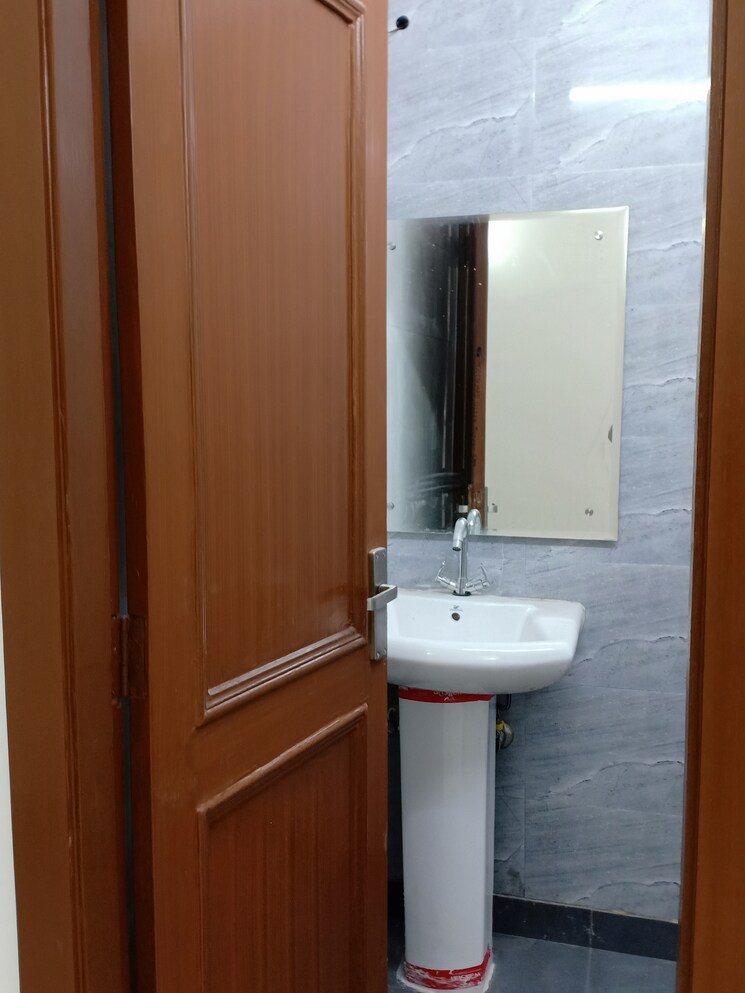 Bathroom, panchsheel vihar 1 Bedroom 450 Sq.Ft. Apartment In Panchsheel Vihar Delhi 8406160