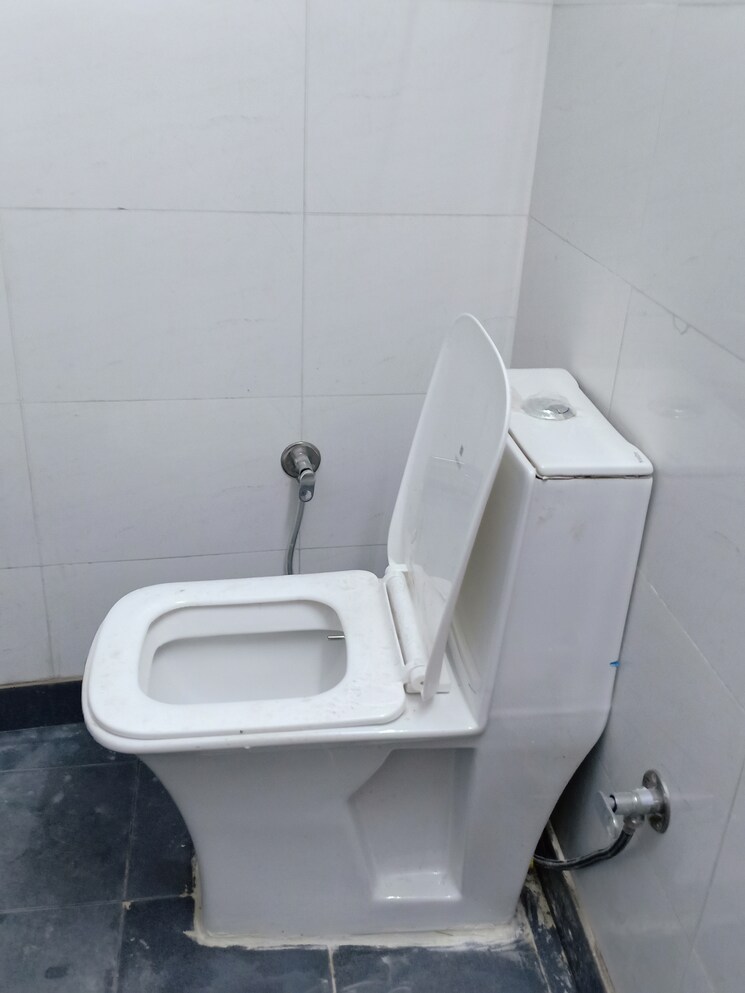 Bathroom, panchsheel vihar 1 Bedroom 450 Sq.Ft. Apartment In Panchsheel Vihar Delhi 8406160