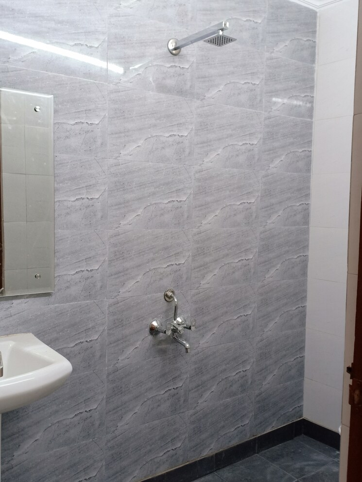 Bathroom, panchsheel vihar 1 Bedroom 450 Sq.Ft. Apartment In Panchsheel Vihar Delhi 8406160