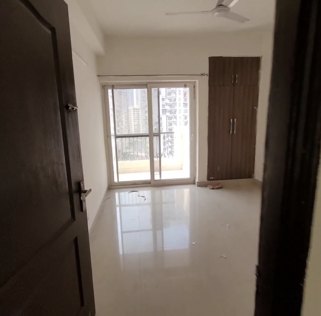 3 BHK Apartment For Sale in Nimbus The Hyde park