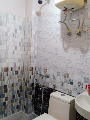 Bathroom in 1 RK Apartment at Khirki Extension – for Rent
