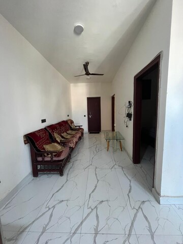Bedroom in 2 BHK Builder Floor at Saurabh Niwas, Sector 40 – for Rent