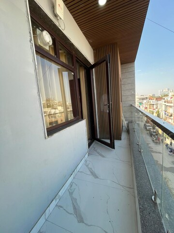 Balcony in 2 BHK Builder Floor at Saurabh Niwas, Sector 40 – for Rent