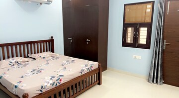 Bedroom in 2 BHK Builder Floor at Sector 38 – for Rent