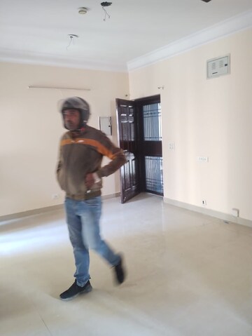 Plot Area in 2 BHK Apartment at Paramount Floraville, Sector 137 – for Rent