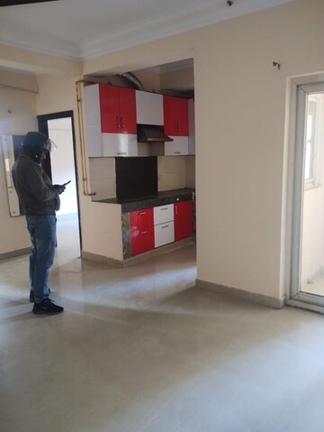 Room in 2 BHK Apartment at Paramount Floraville, Sector 137 – for Rent