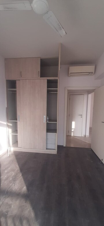 2.5 BHK Apartment For Rent in Ireo The Corridors, Sector 67a