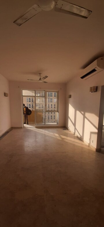 Room in 2.5 BHK Apartment at Ireo The Corridors, Sector 67a – for Rent