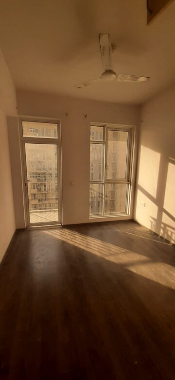 Room in 2.5 BHK Apartment at Ireo The Corridors, Sector 67a – for Rent