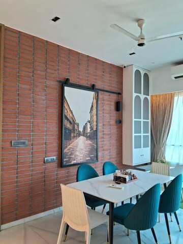 Team Area in 4 BHK Apartment at Indiabulls Blu, Worli – for Sale